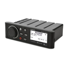 Sistema de Audio Marino MS-RA70 / Pantalla LCD Monocroma 2.6" / Tecnología Multi-Zone™️ 2 Zonas / Potencia Pico 200 W / Bluetooth® y ANT® / Compatible con SiriusXM y DAB+ / IPX7 / USB para Actualizaciones
