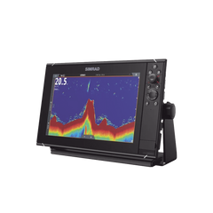 Pantalla Náutica NSS12 evo3S / Pantalla SolarMAX IPS 12 Pulgadas / Procesador iMX 8 / Ecosonda Integrada 1kW CHIRP / Conectividad Inalámbrica / Cartografía C-MAP® Preinstalada / Compatibilidad con Accesorios Simrad / Montaje Flush