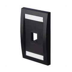 Placa de Pared Vertical Ejecutiva, Salida de 1 Puerto Mini-Com, Con Espacios Para Etiquetas, Color Negro