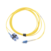 Jumper de Fibra Óptica Monomodo (OS2), XGLO, LC/UPC-SC/UPC Duplex, OFNR, Color Amarillo, 5 Metros
