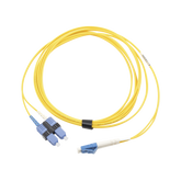 Jumper de Fibra Óptica Monomodo (OS2), XGLO, LC/UPC-SC/UPC Duplex, OFNR, Color Amarillo, 10 Metros (32.81 Pies)