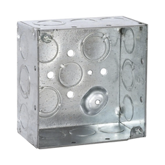 Caja Cuadrada Galvanizada de 4" x 4", profundidad de 2 1/8". Cuenta con 10 KO de 1/2" y 6 TKO (1/2" - 3/4"))