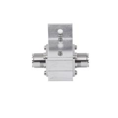 Protector RF Coaxial Contra Descargas Atmosféricas Para 1.5 a 700 MHz Con Ceja Lateral y Conectores UHF Hembra