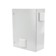 Gabinete Ventilado de Acero IP55 Uso en Exterior (400 x 600 x 250 mm) con Placa Trasera Interior Metálica y Compuerta Inferior Atornillable. Incluye Ventilador, Ventilas, filtros, Chapas y Llave T.