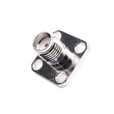 Conector SMA Hembra, Montaje de Panel Cuadrado, 4 Perforaciones, Soldable, Niquel/ Oro/ Teflón.