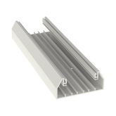 Base para canaleta T-70, de PVC rígido, con orificios perforados para montaje, 103.3 x 44.9 x 2400 mm, Color Blanco Mate