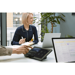 Controlador Táctil para Salas de Reuniones Compatible con PANACAST 40 VBO / Pantalla 10.1" 1920x1200 / Android 13 / PoE IEEE 802.3af / Bluetooth 5.2 / Doble Sensor PIR / Microsoft Teams Rooms y Zoom Rooms / IA Integrada (8010-239)