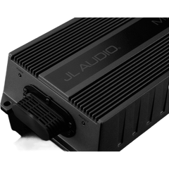 Amplificador Náutico y para Deportes de Motor / 4 Canales / 500 W RMS / Clase D / IPX7 / Filtros Paso Bajo y Paso Alto / Potenciómetros Calibrados con Bloqueo