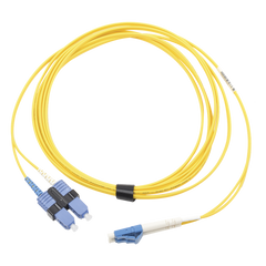 Jumper de Fibra Óptica Monomodo (OS2), XGLO, LC/UPC-SC/UPC Duplex, OFNR, Color Amarillo, 10 Metros (32.81 Pies)