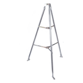 Montaje de tripie para exterior, altura total del tripie 1.52 m. Compatible con mástiles de hasta 3 m de largo 1 1/4 a 2" de diámetro