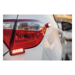 Luz Auxiliar Ultra Brillante X13 de 4 LEDs, color Rojo, con mica transparente.