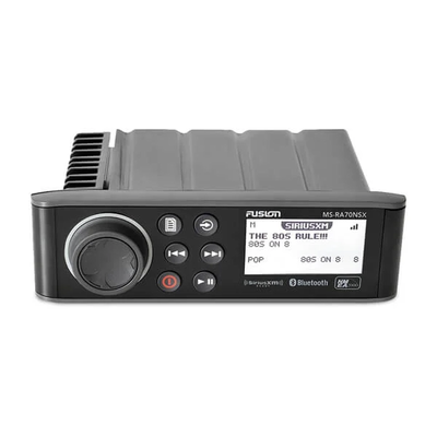 Sistema de Audio Marino MS-RA70 / Pantalla LCD Monocroma 2.6" / Tecnología Multi-Zone™? 2 Zonas / Potencia Pico 200 W / Bluetooth® y ANT® / Compatible con SiriusXM y DAB+ / IPX7 / USB para Actualizaciones