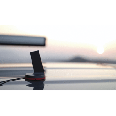 Kit Amplificador de señal celular 4G LTE, 3G y VOZ. Especial para vehículos donde el conductor o copiloto requiere la mayor concentración de señal. Soporta un usuario y múltiples operadores.