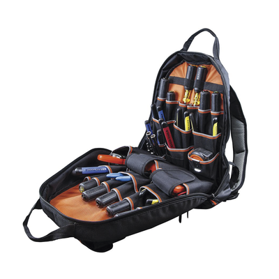 Mochila para Herramientas Tradesman Pro™ de 44.5 cm en Color Negro con 35 Bolsillos (No incluye herramientas).