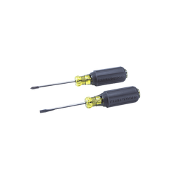 Juego de 8 Desarmadores con Mango Cushion-Grip™: 2 de punta Plana de 1/4'' (6.4 mm) y 5/16'' (7.9 mm); 2 de punta Cabinet de 5/16'' (7.9 mm) y 3/16'' (4.8 mm); tres de punta Phillips n.º 1, n.º 2 y n