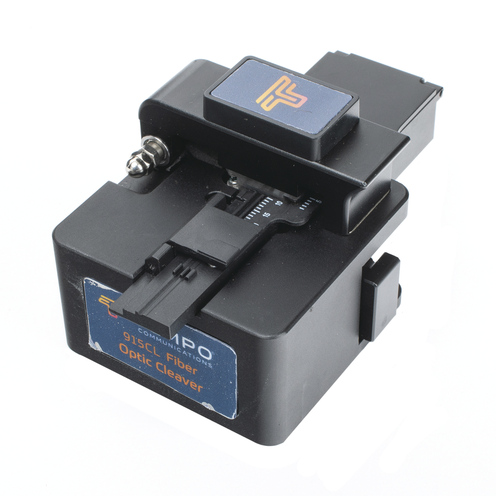 Fusionadora de Fibra Óptica de Alineación Activa por Revestimiento con 4 Motores con Pérdida Típica (SM); 0.02 dB (MM); 0.04 dB) con Pantalla Touch / Capacitación Básica Virtual Gratuita