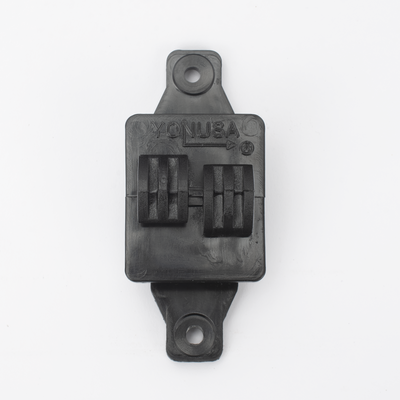Aislador de Paso para cercos eléctricos, resistente al clima extremo.