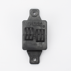 Aislador de Paso para cercos eléctricos, resistente al clima extremo.