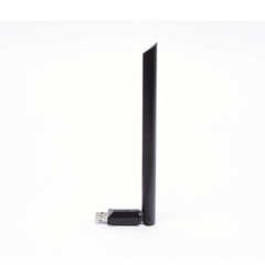 Adaptador  USB inalámbrico doble banda AC 600 Mbps, antena de alta ganancia.