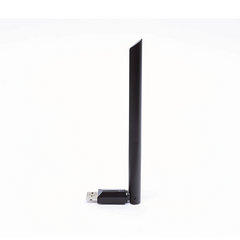 Adaptador  USB inalámbrico doble banda AC 600 Mbps, antena de alta ganancia.