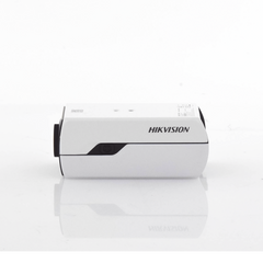 Camara Box IP 4 Megapixel / Serie PRO / DARKFIGHTER / PoE / 12 Vcc o 24 VCA / WDR 120 dB / ONVIF / RS-485 / BLC /  Entrada y Salida de Audio y Alarmas (No Incluye Lente) / Micro SD