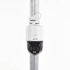 Domo PT IP 4 Megapixel / Lente 4 mm  / Luz Blanca 30 mts / dWDR  / PoE / IP66 / Micrófono y Bocina Interconstruido / Micro SD / Incluye Montaje de Pared y Techo