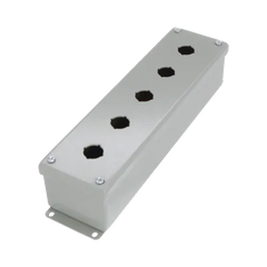 Gabinete Tipo Pushbutton, De 5 Botones de 22.5 mm, NEMA 12, IP65, de 317 x 83 x 70 mm, de Acero, Color Gris