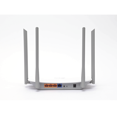 Router Inalámbrico ISP doble banda AC, 2.4 GHz y 5 GHz Hasta 1167 Mbps, 4 antenas externas omnidireccional, 3 Puertos LAN 10/100/1000 Mbps, 1 Puerto WAN 10/100/1000 Mbps