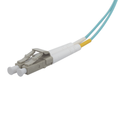 Jumper de Fibra Óptica Multimodo 50/125 XGLO OM3, LC-LC Duplex, OFNR, Color Aqua, 30 Metros