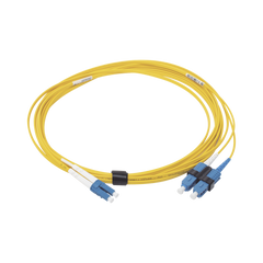 Jumper de Fibra Óptica Monomodo (OS2), XGLO, LC/UPC-SC/UPC Duplex, OFNR, Color Amarillo, 5 Metros (16.40 Pies)