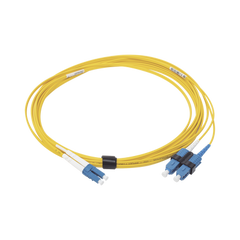 Jumper de Fibra Óptica Monomodo (OS2), XGLO, LC/UPC-SC/UPC Duplex, OFNR, Color Amarillo, 5 Metros
