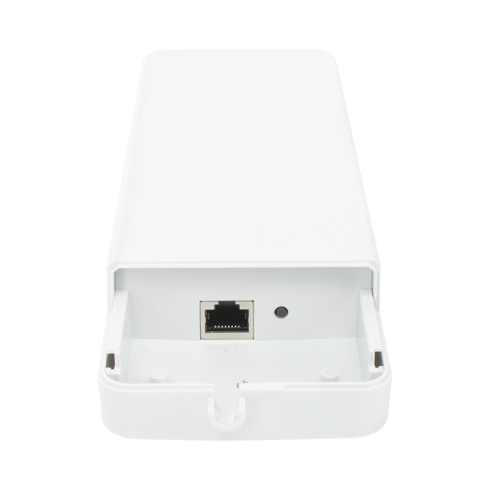 Suscriptor ePMP Force 130 MIMO 2x2 / 28 dBm de potencia / Mejor desempeño en zonas altamente ruidosas / 5150-5970 MHz / Distancia de 3 km en PTMP / Antena integrada de 14 dBi (C050900C505A)