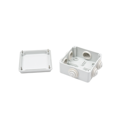 Caja Estanca de PVC Para Derivación y Conexión, 6 Entradas, Tapa Atornillada,100x100x50 mm (Área Interna), Uso Exterior IP55, Material que no Propaga el Fuego y Libre de Hálogenos