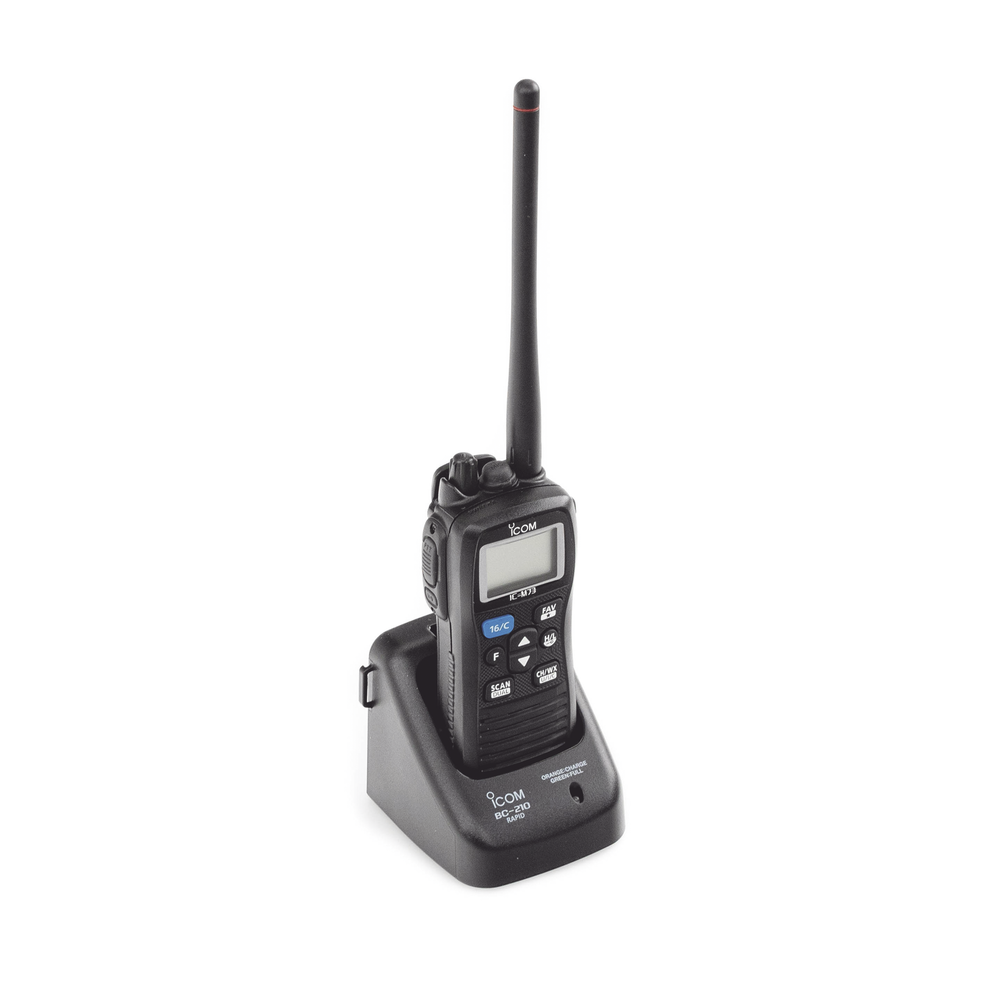 Radio Marina VHF / IPX8 Submersible 1.5 m / 6 W Potencia RF / 700 mW Audio / LCD Amplio Ángulo / AquaQuake™ / Dualwatch-Triwatch