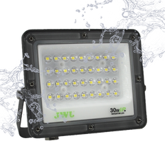 Reflector Tipo Lupa 200 W / Flujo luminoso 20 000 lm / 110 - 240 Vca~ 60Hz / Dimensiones 378 x 280 x 25mm / Uso en exterior IP66.