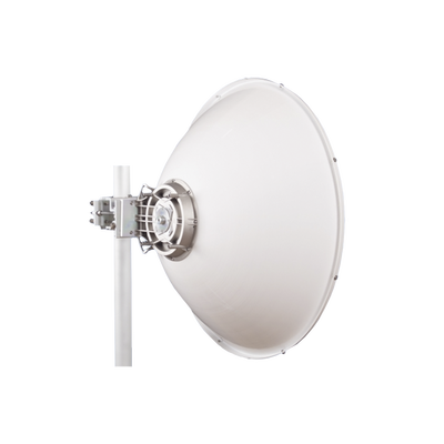 Antena direccional Alto Rendimiento / Parábola profunda para mayor aislamiento al ruido /4 ft / Guía de onda  para radio B5x y C5x / Ganancia de 35 dBi / Soporte de acero inoxidable / Polaridad en 90 ° y 45 ° / Incluye montaje.