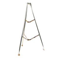 Montaje de tripie para exterior, altura total del tripie 1.52 m. Compatible con mástiles de hasta 3 m de largo 1  1/4 a 2" de diámetro