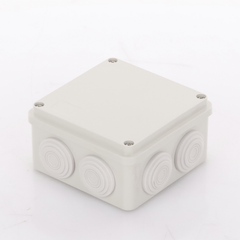 Caja Derivación-Conexión de Plástico (100 X 100 X 54 mm) con 7 Glándulas de Goma. Para Instalaciones Comerciales, Residenciales e Industriales. Incluye Tornillería para su Tapa.