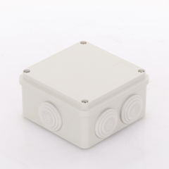 Caja Derivación-Conexión de Plástico (100 X 100 X 54 mm) con 7 Glándulas de Goma. Para Instalaciones Comerciales, Residenciales e Industriales. Incluye Tornillería para su Tapa.