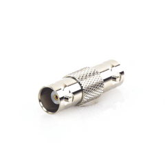 Adaptador Tipo Barril para 50 Ohm de Conectores BNC Hembra a BNC Hembra, Niquel/Oro/Polipropileno.