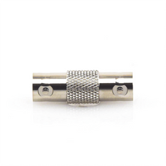 Adaptador Tipo Barril para 50 Ohm de Conectores BNC Hembra a BNC Hembra, Niquel/Oro/Polipropileno.