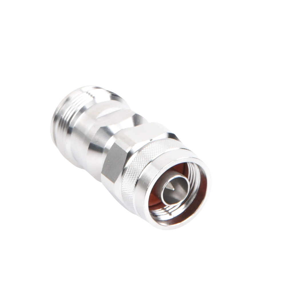 Adaptador en Línea de Conector 4.3-10 Hembra a N Macho, Bronce Blanco/ Plata/ Teflón.