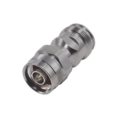 Adaptador en Línea de Conector 4.3-10 Hembra a N Macho, Bronce Blanco/ Plata/ Teflón.