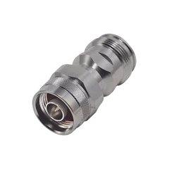 Adaptador en Línea de Conector 4.3-10 Hembra a N Macho, Bronce Blanco/ Plata/ Teflón.