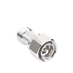Adaptador en Línea de Conector 4.3-10 Macho a N Hembra, Bronce Blanco/ Plata/ Teflón.