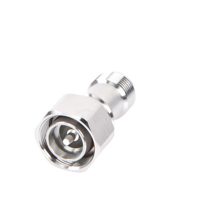 Adaptador en Línea de Conector 4.3-10 Macho a N Hembra, Bronce Blanco/ Plata/ Teflón.