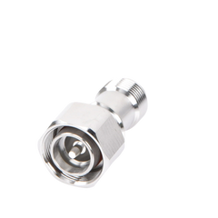 Adaptador en Línea de Conector 4.3-10 Macho a N Hembra, Bronce Blanco/ Plata/ Teflón.