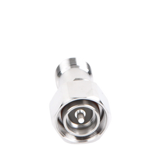 Adaptador en Línea de Conector 4.3-10 Macho a N Hembra, Bronce Blanco/ Plata/ Teflón.