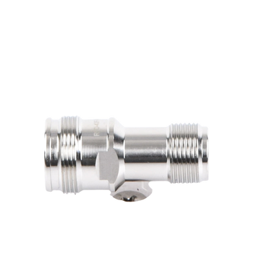 Adaptador en Línea de Conector 4.3-10 Macho a N Hembra, Bronce Blanco/ Plata/ Teflón.