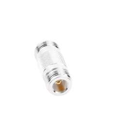Adaptador Barril en Linea para 50 Ohm, de Conector N Hembra a N Hembra, Plata/ Oro/ Teflón.